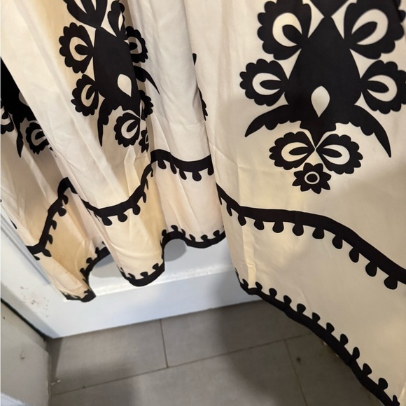 SHEIN Black and Cream Midi Dress - Picture 6 of 6